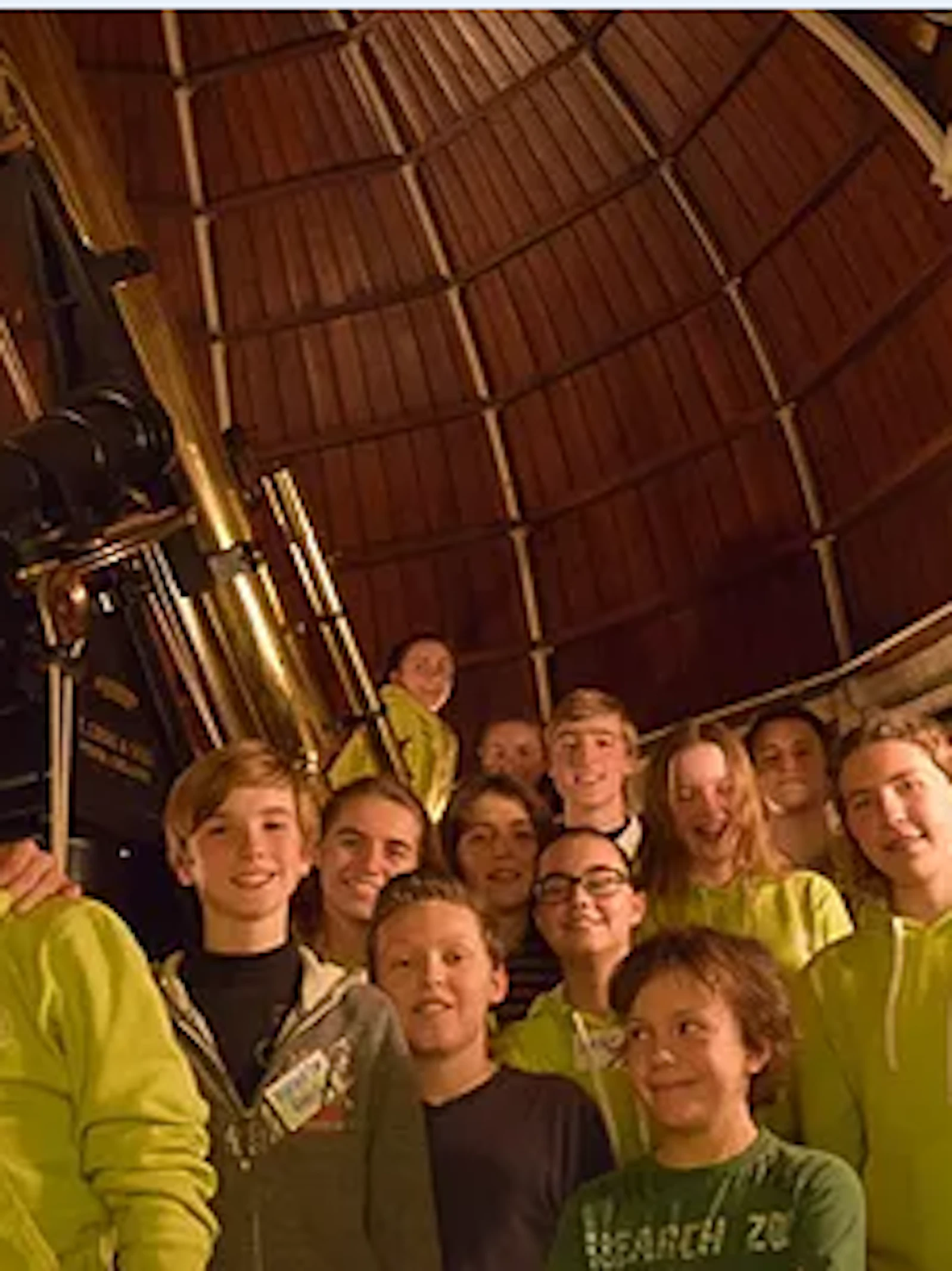 Gentsters in actie in de historische koepel van UGent Volkssterrenwacht Armand Pien