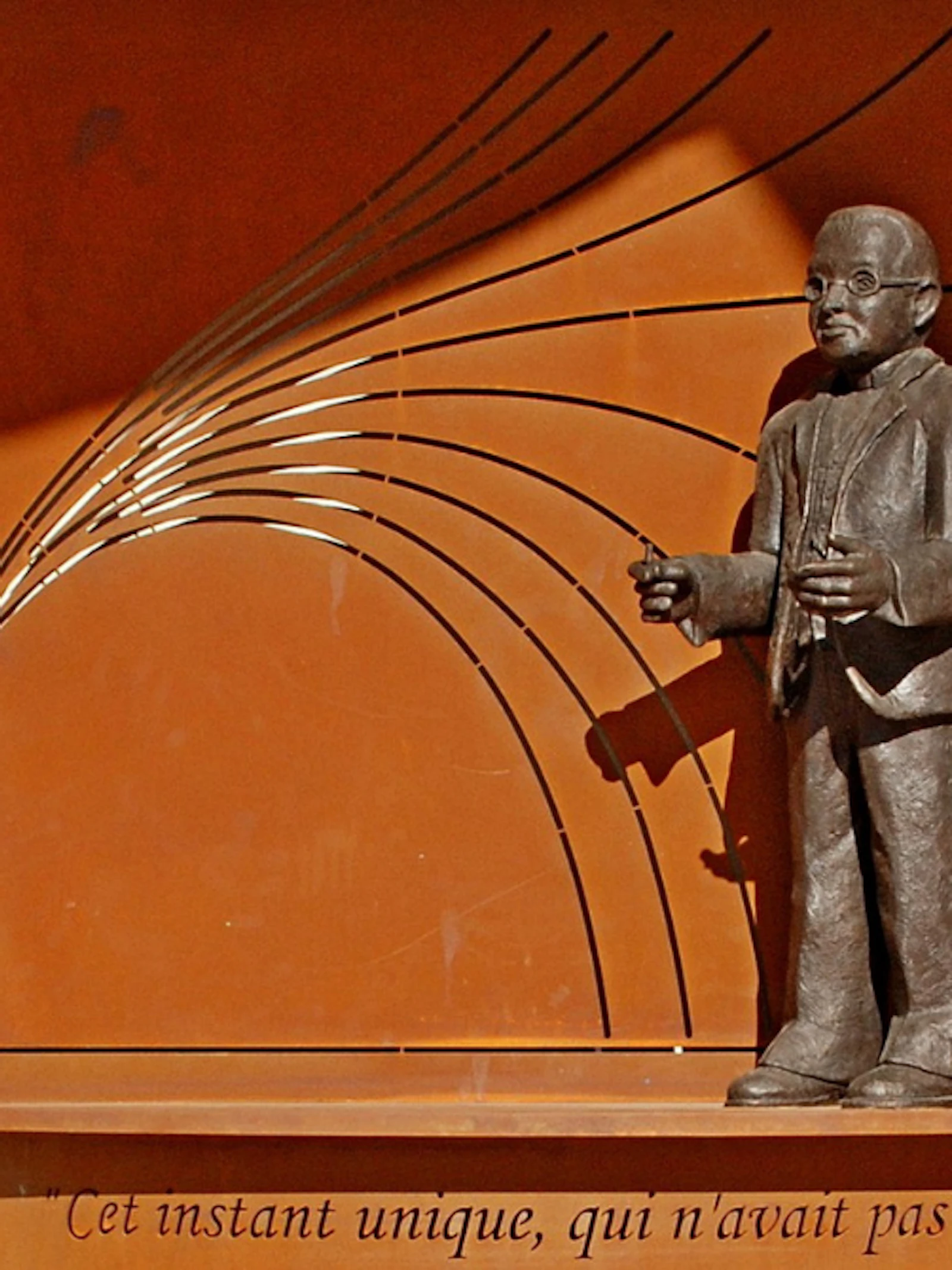 Standbeeld Georges Lemaître (Wikimedia Commons)