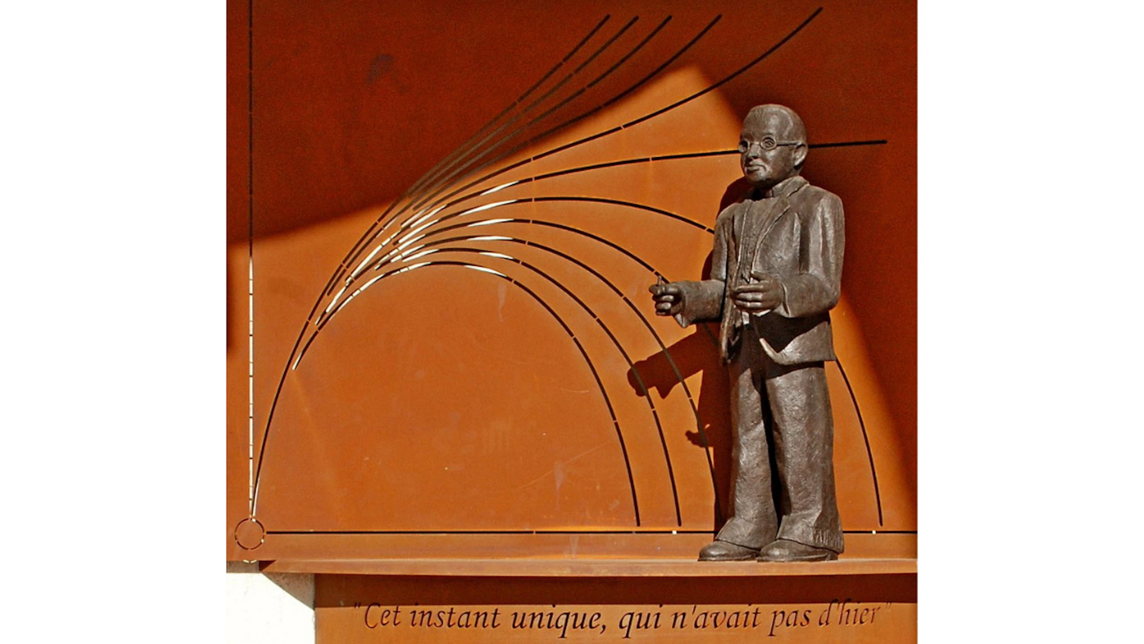 Standbeeld Georges Lemaître (Wikimedia Commons)