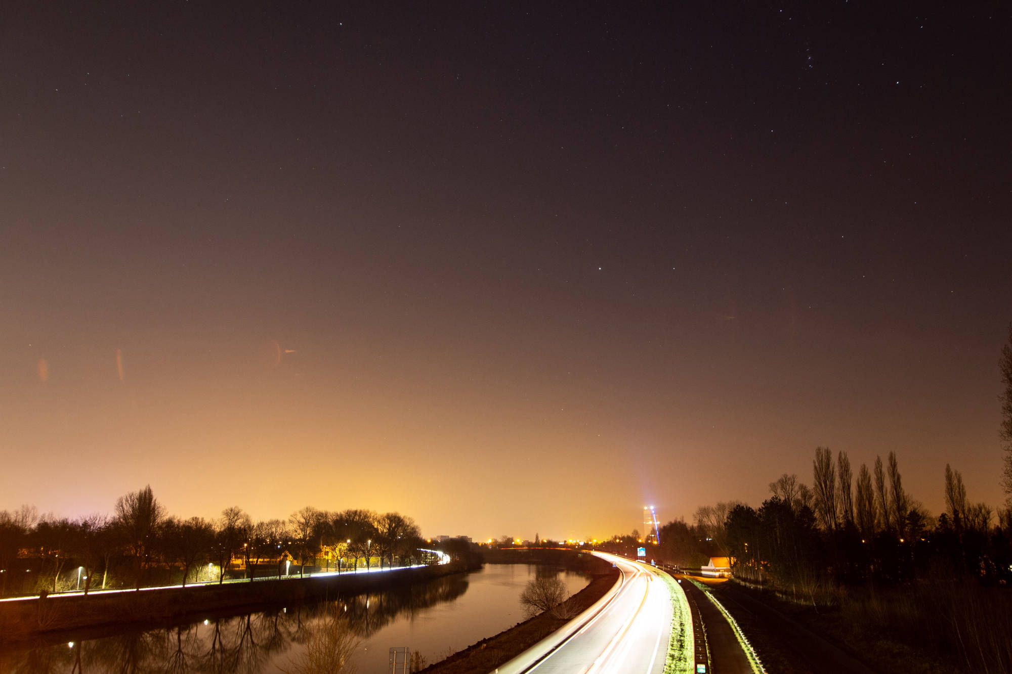 Zicht op lichthinder boven Drongen vanaf de R4. Foto (c) Jan Scheers