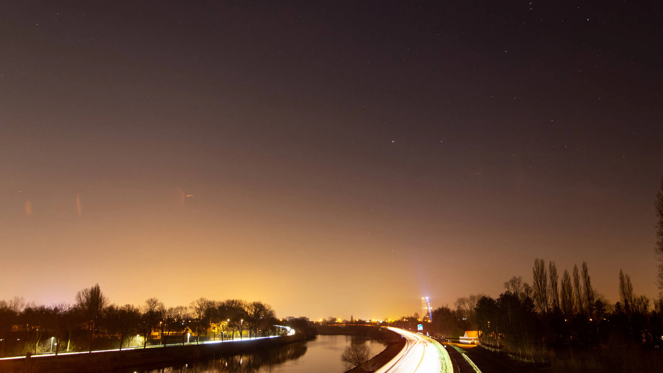 Zicht op lichthinder boven Drongen vanaf de R4. Foto (c) Jan Scheers