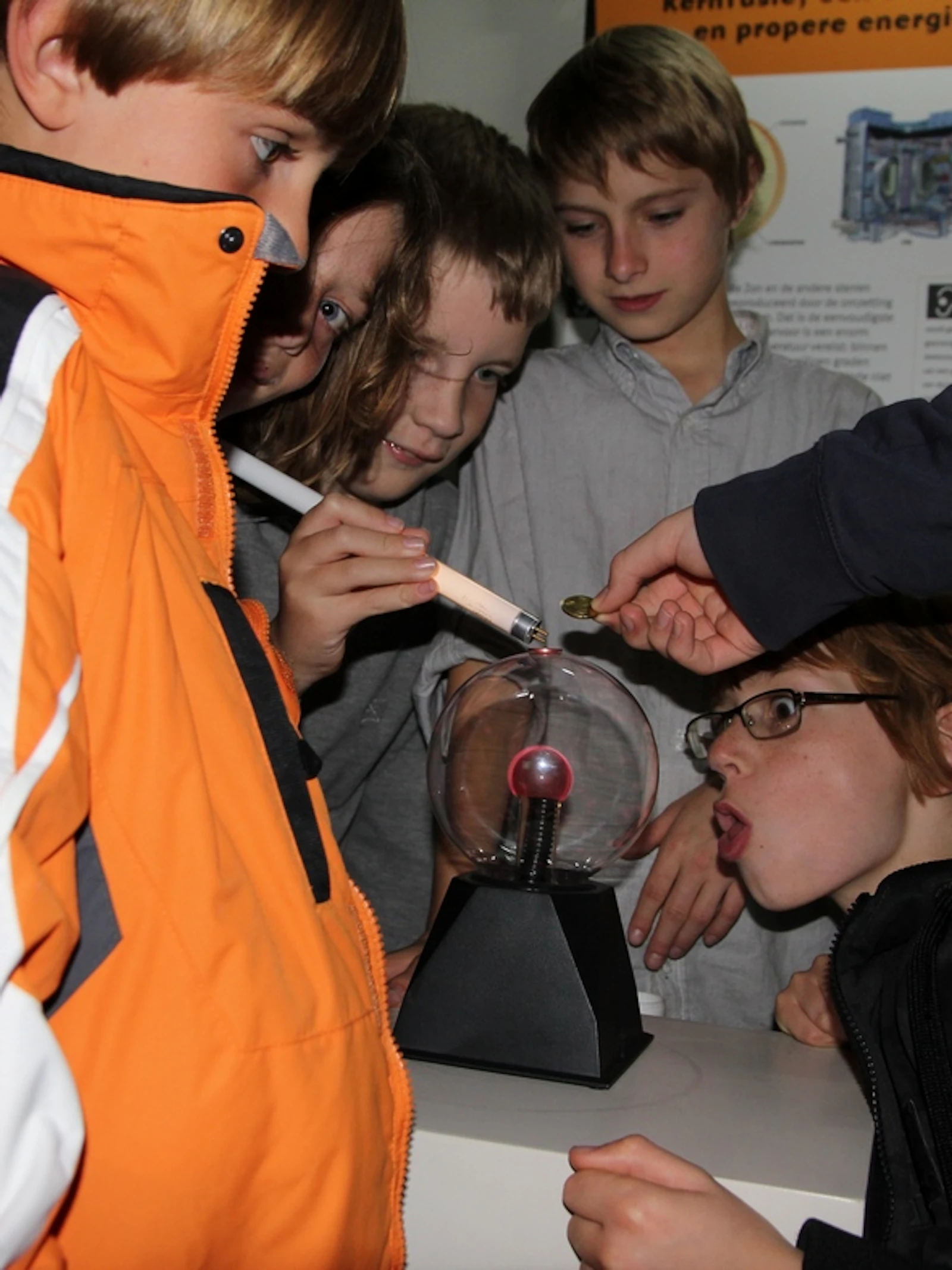 Experimentjes in de tentoonstelling op MIRA