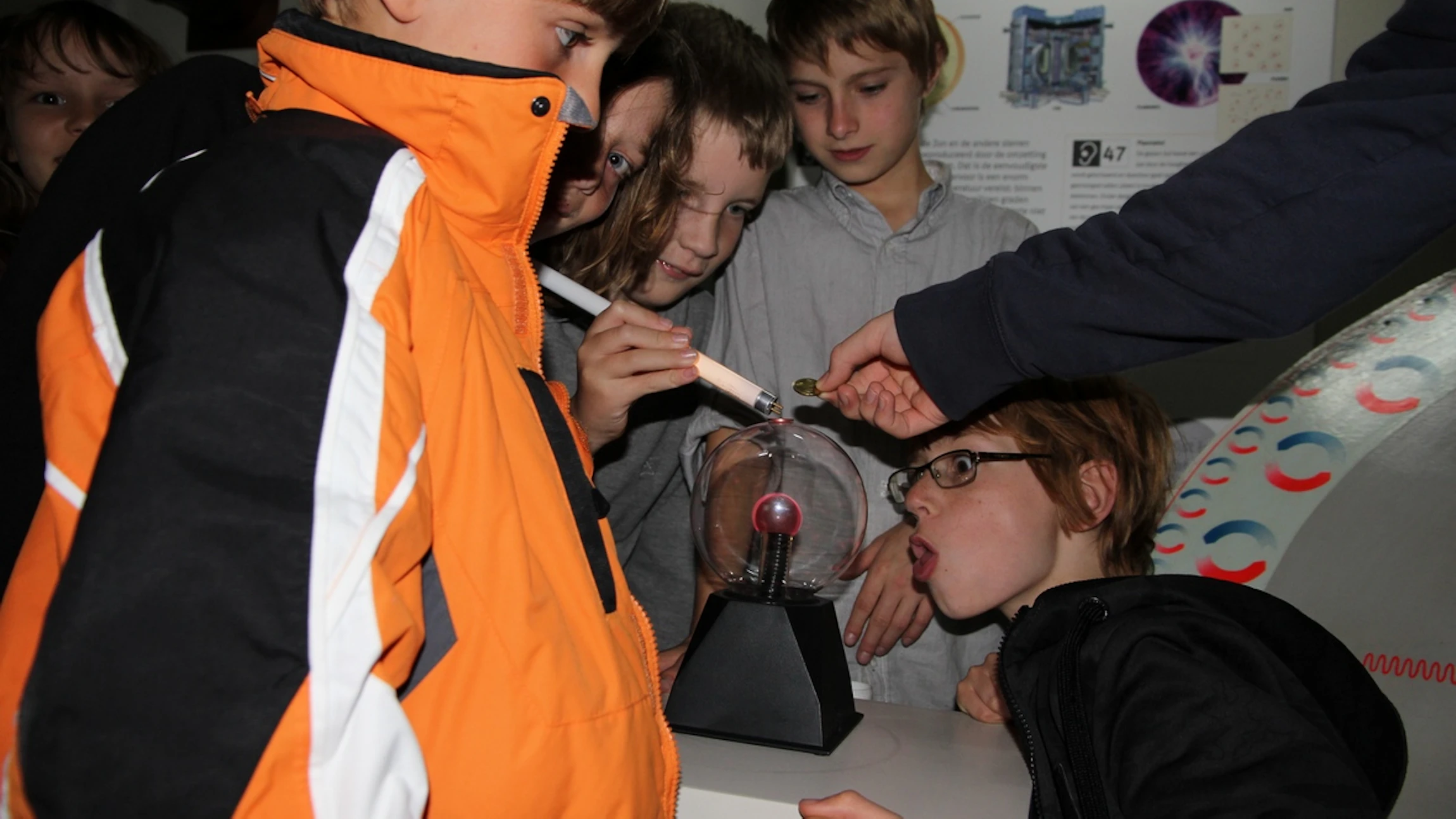 Experimentjes in de tentoonstelling op MIRA