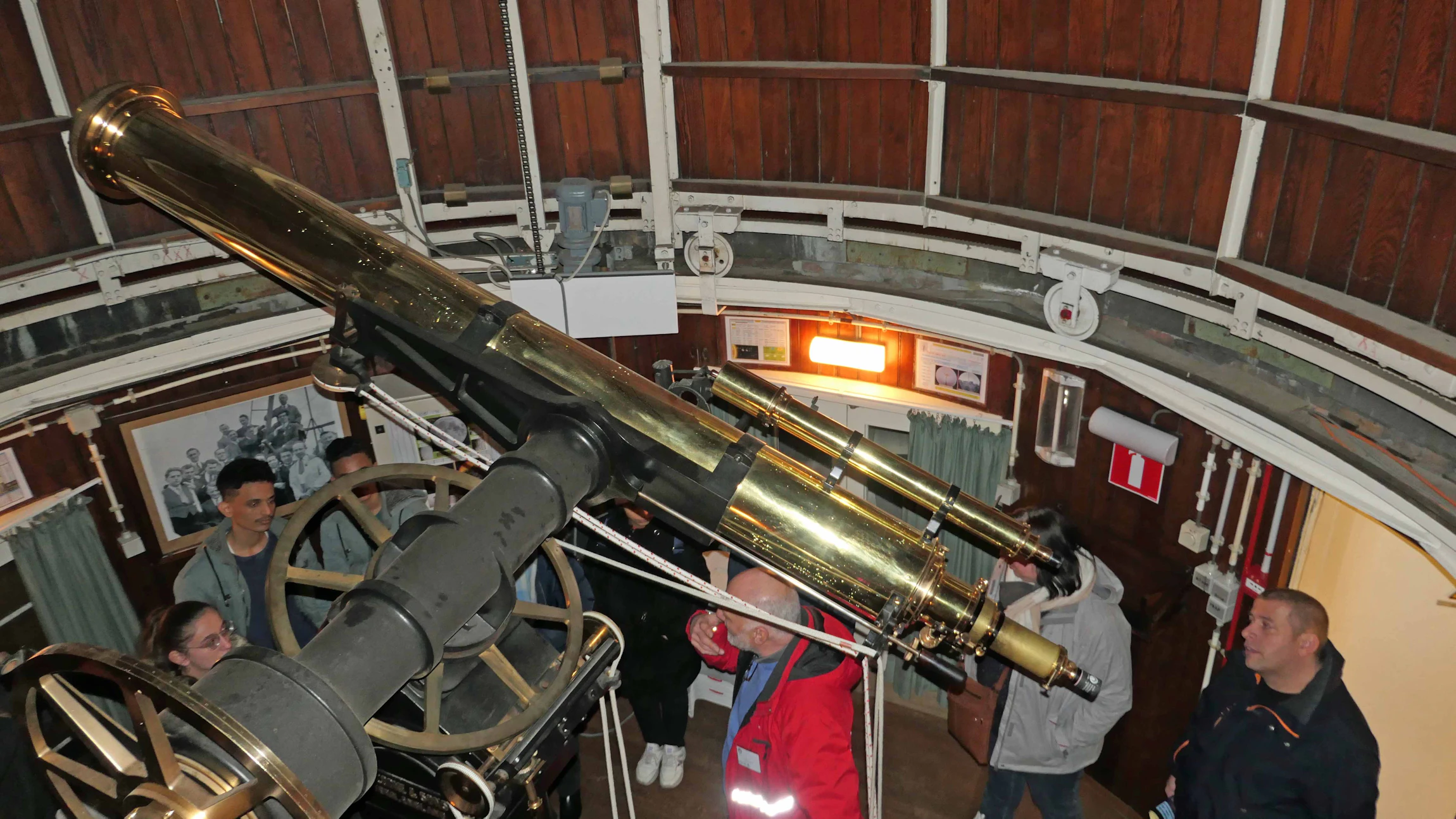 Op een gezinsavond is een blik door onze historische Van Monckhoventelescoop meer dan de moeite waard!