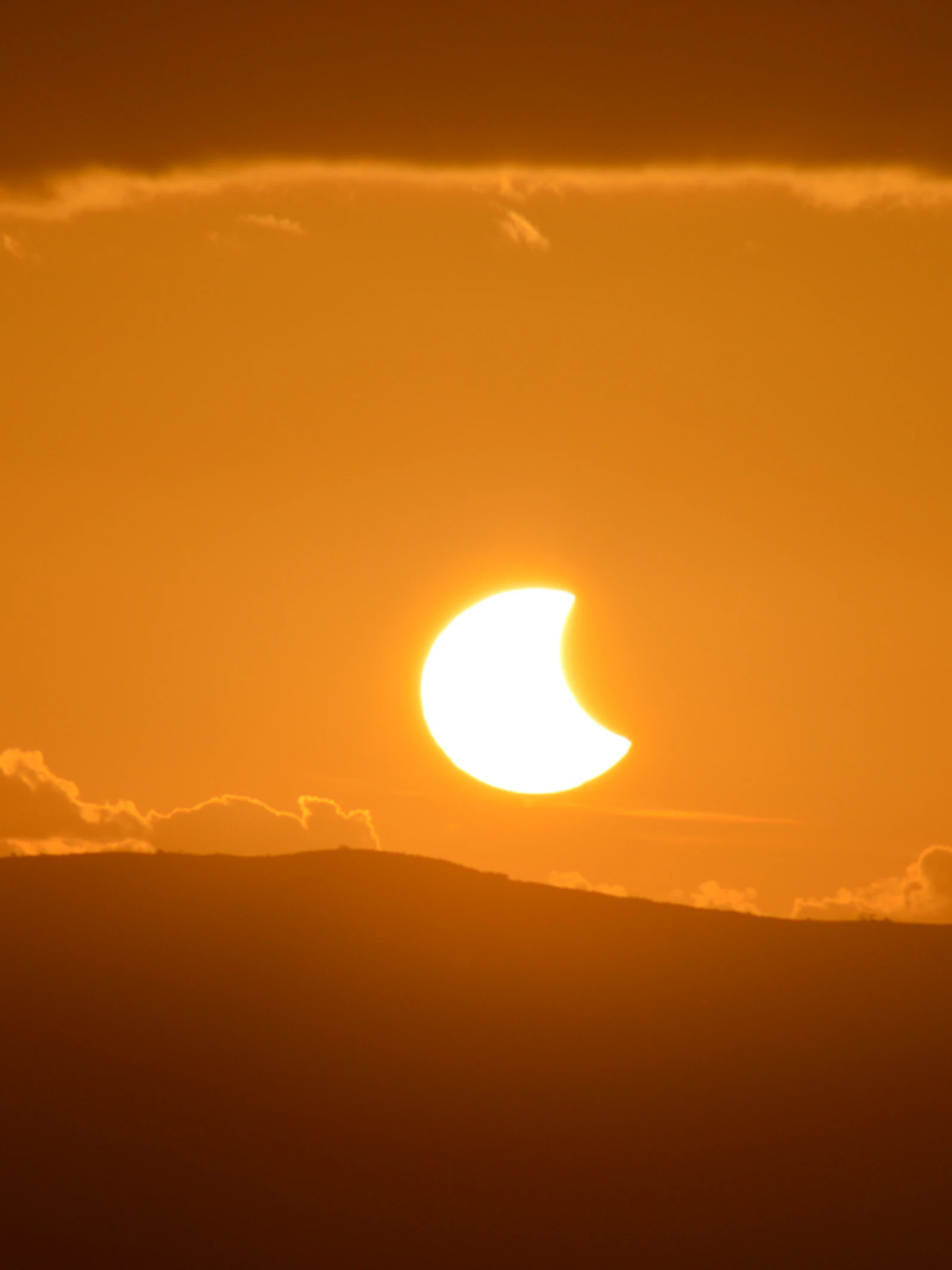 Gedeeltelijke zonsverduistering bij Cosmodrome
