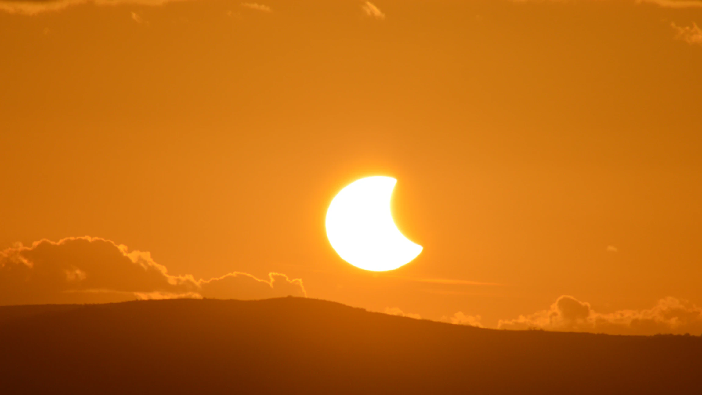 Gedeeltelijke zonsverduistering bij Cosmodrome