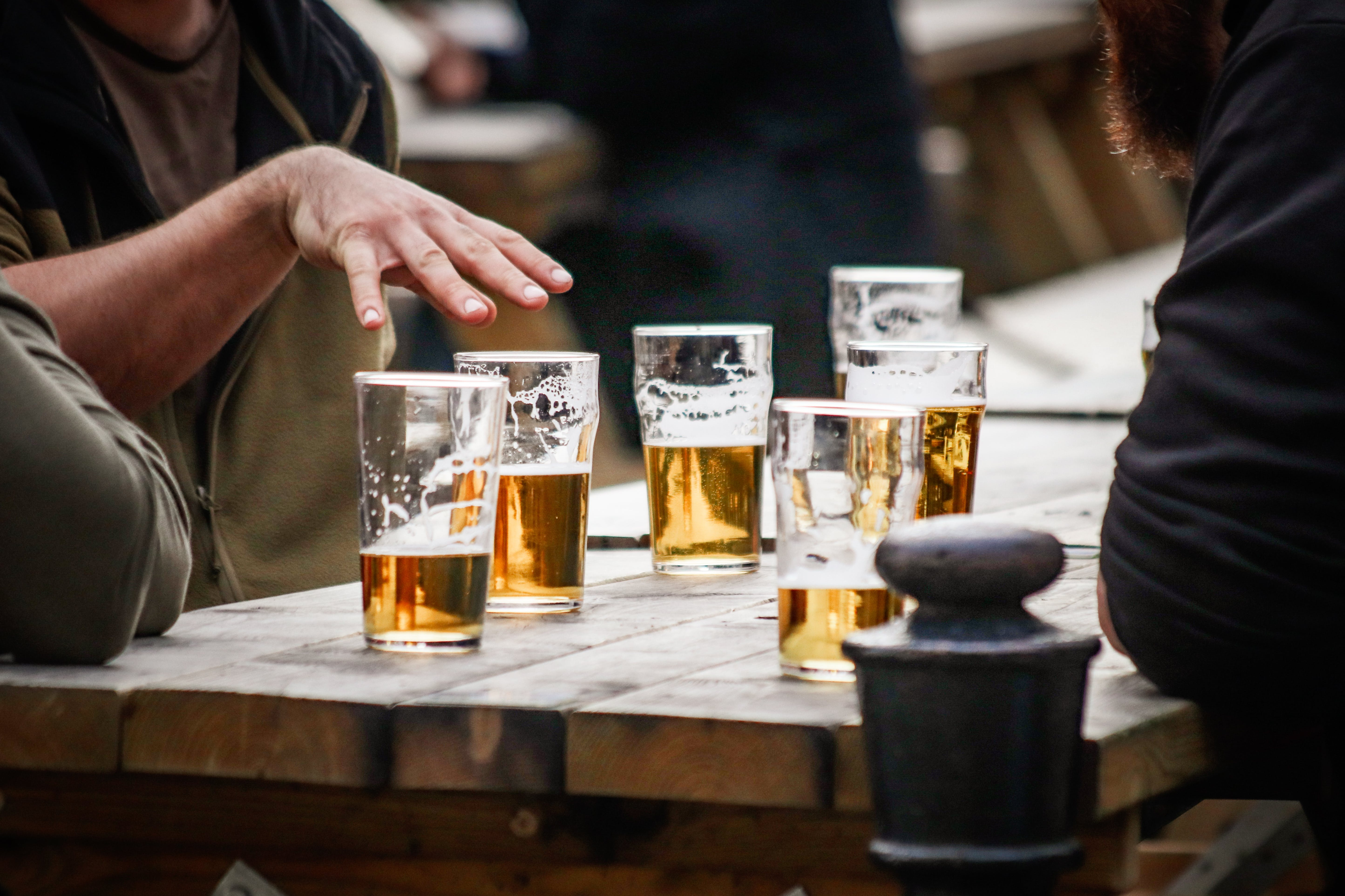 Twee galzen alcohol maken ons al minder empathisch