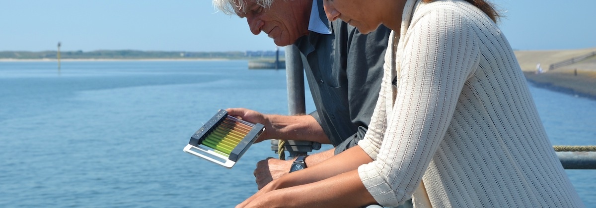 Onderzoek de kleur van de zee