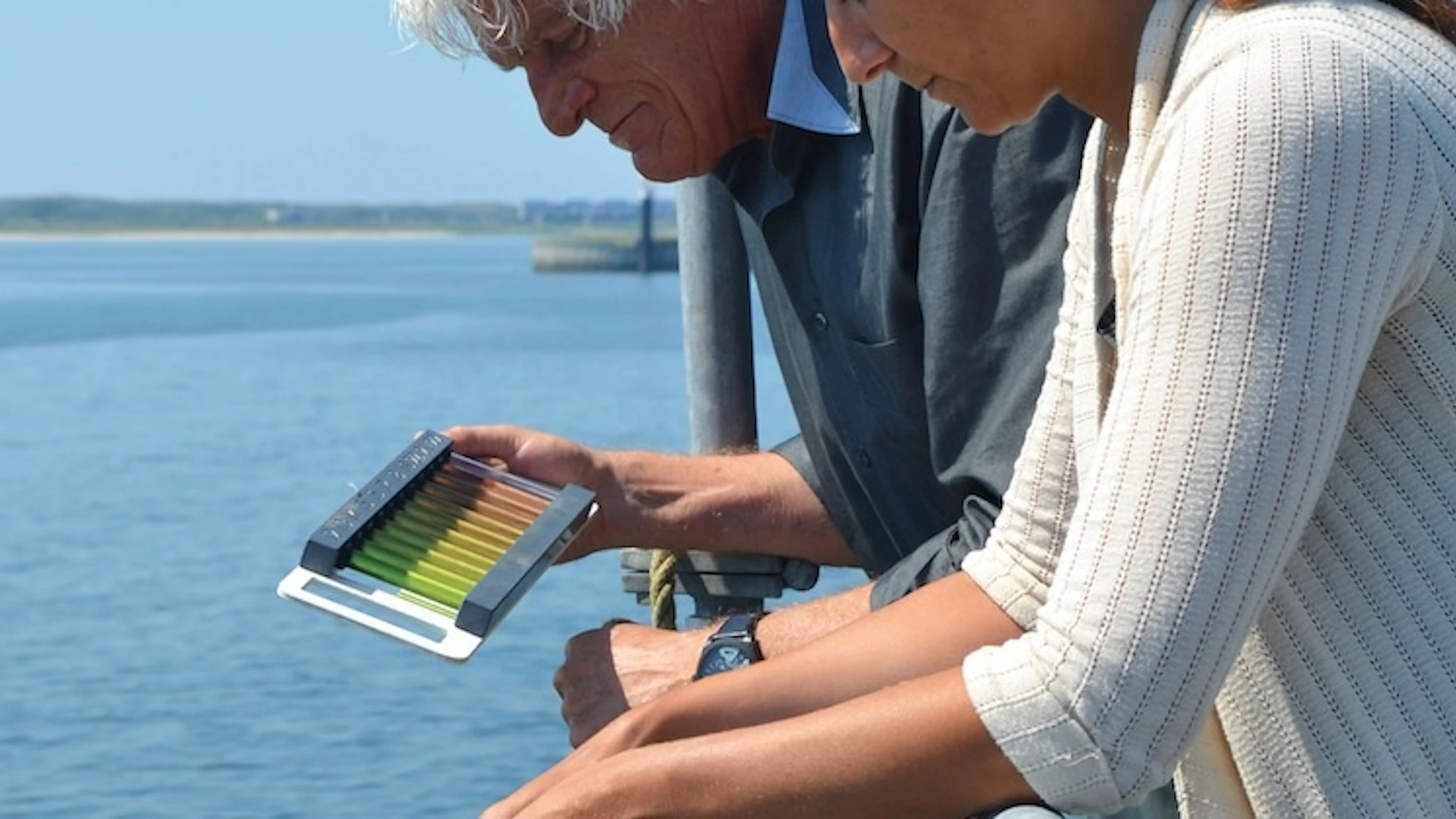 Onderzoek de kleur van de zee