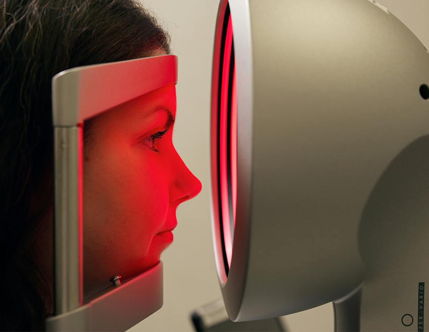 woman getting dry eye treatment