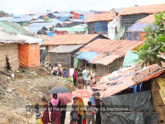 screenshot van videoclip Terre des Hommes over het Rohingya vluchtelingenkamp in Cox&#039;Bazar, Bangladesh