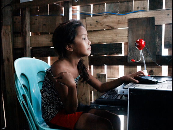Webcamseks en livestreaming vanuit de Filipijnen. Dit meisje is een actrice. Foto van Corbino/Terre des Hommes