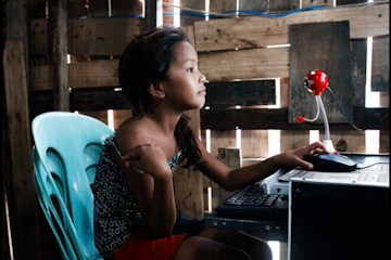 Webcamseks en livestreaming vanuit de Filipijnen. Dit meisje is een actrice. Foto van Corbino/Terre des Hommes