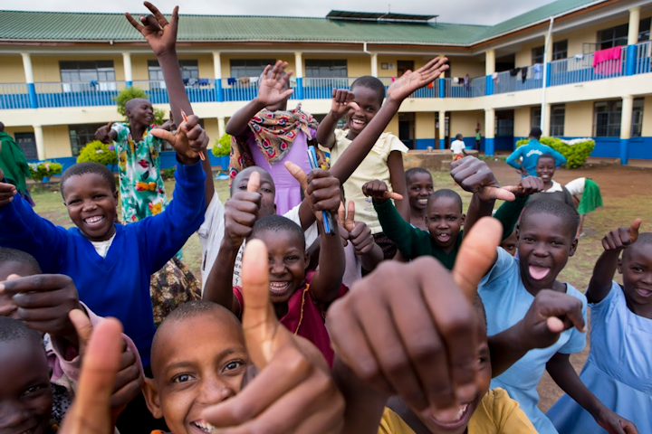 Meisjes in de door Terre des Hommes gesteunde opvang in Tanzania tegen meisjesbesnijdenis. 