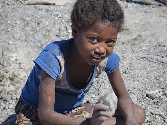 mica mijnbouw in Madagaskar. De helft van de mica arbeiders bestaat uit minderjarigen