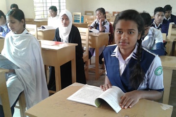 Nuri naar de middelbare school - onderwijs voor Ravidaskinderen in Bangladesh 