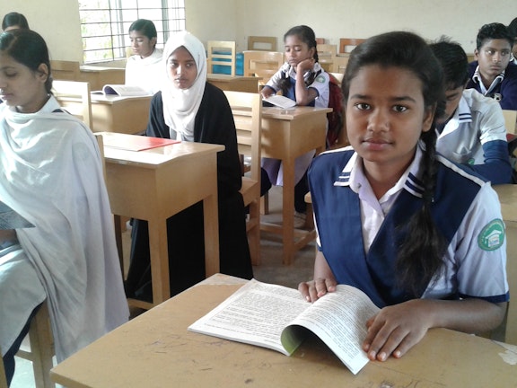 Nuri naar de middelbare school - onderwijs voor Ravidaskinderen in Bangladesh 