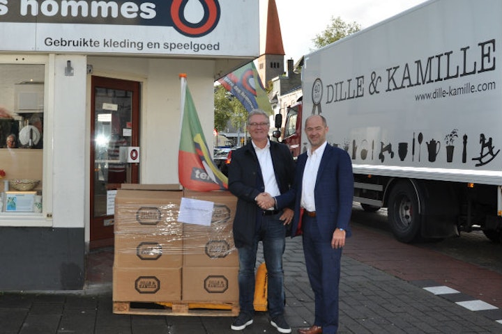 Dille &amp; Kamille verstrekt 100ste pallet aan Terre des Hommes tweedehands winkels kringloopwinkels