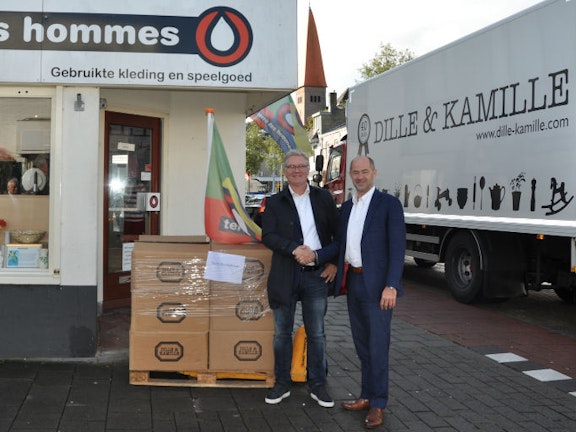 Dille &amp; Kamille verstrekt 100ste pallet aan Terre des Hommes tweedehands winkels kringloopwinkels