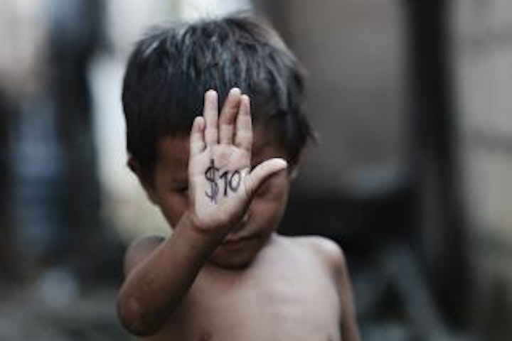 Thaise jongen krijgt $25.000 schadevergoeding van Amerikaanse misbruiker seksuele uitbuiting van kinderen Thailand