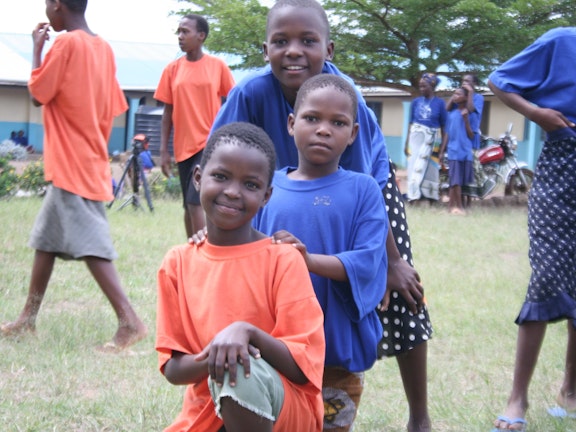 Girls at the TFGM training camp in Masanga, Tanzania meisjesbesnijdenis vrouwenbesnijdenis