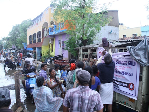 Hulp aan slachtoffers overstromingen India