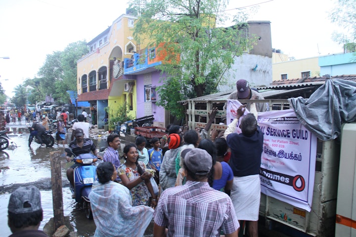 Hulp aan slachtoffers overstromingen India