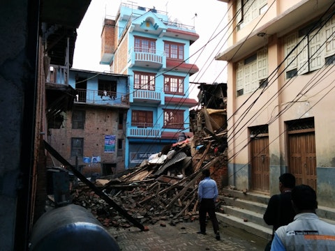 Met de opbrengst van de Nationale Actie ´Nederland helpt Nepal´ hebben tot nu toe meer dan 200.000 mensen hulp gekregen. Het meeste geld ging naar onderdak, de aanleg van drinkwatervoorzieningen en de bouw van toiletten. In totaal is ruim 25 miljoen euro gedoneerd, waarmee hulporganisaties waaronder Terre des Hommes noodhulp hebben verleend en 2 jaar hulpverlening kunnen garanderen. Dat blijkt uit de eerste tussenrapportage van Giro555. 