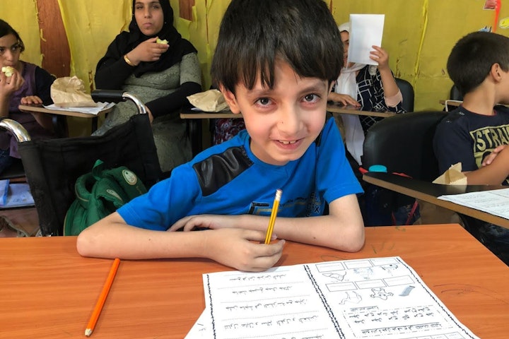 Tarek (12) zit voor het eerst van zijn leven op school