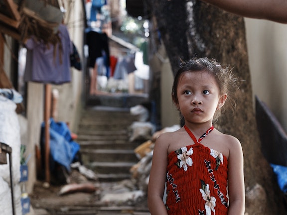 Kinderen in Azie worden vaak verkocht door handelaren en uitgebuit. 