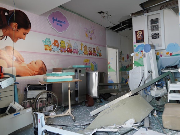Ziekenhuis in de haven van Beiroet zwaar getroffen 