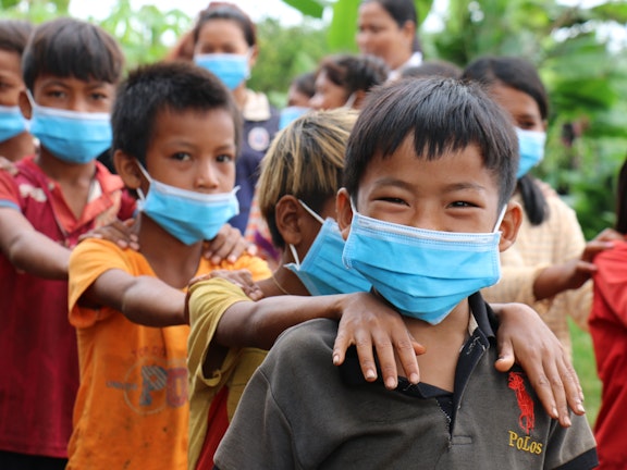 Kinderen in Cambodja gaan weer naar school. 