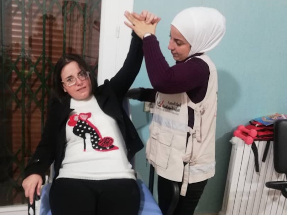 Fatima (30) uit Syrië kan weer lopen: “Het leven lacht me weer toe”