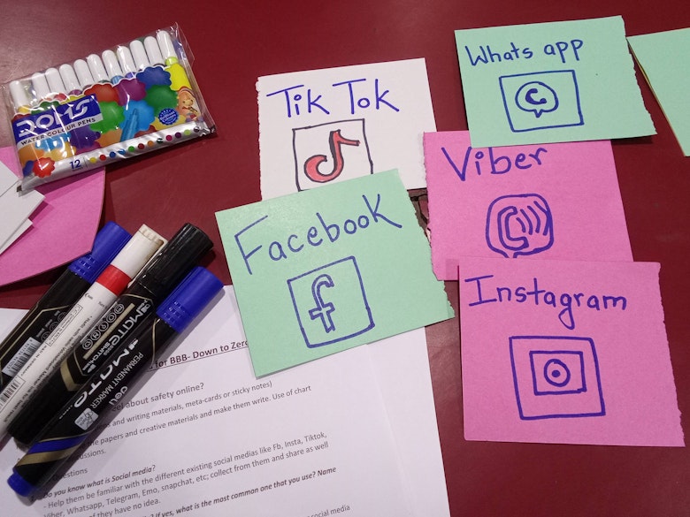 Social media logo's getekend door jongeren