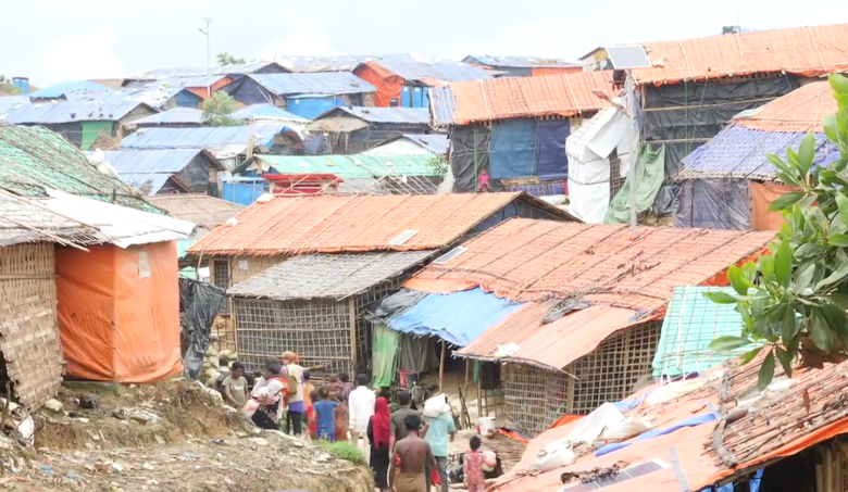 screenshot van videoclip Terre des Hommes over het Rohingya vluchtelingenkamp in Cox&#039;Bazar, Bangladesh