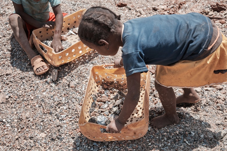A child sorting mica in the mica mines