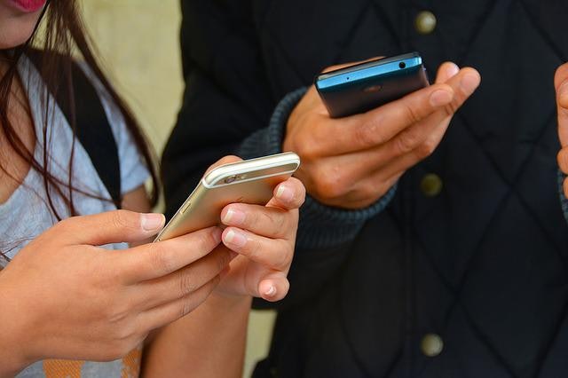 Dipendenza da internet, social e videogiochi