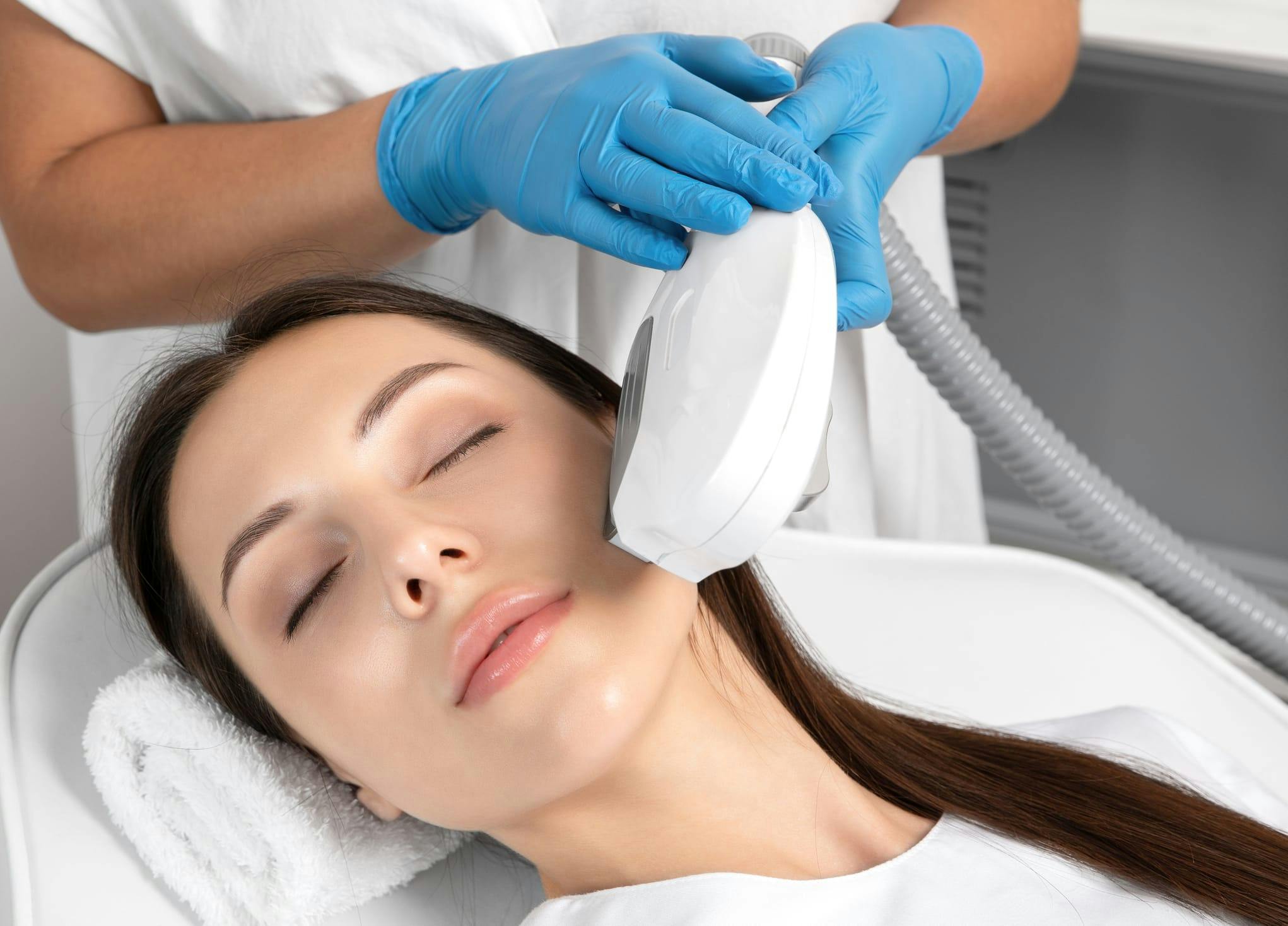 Woman receiving broadband light treatment