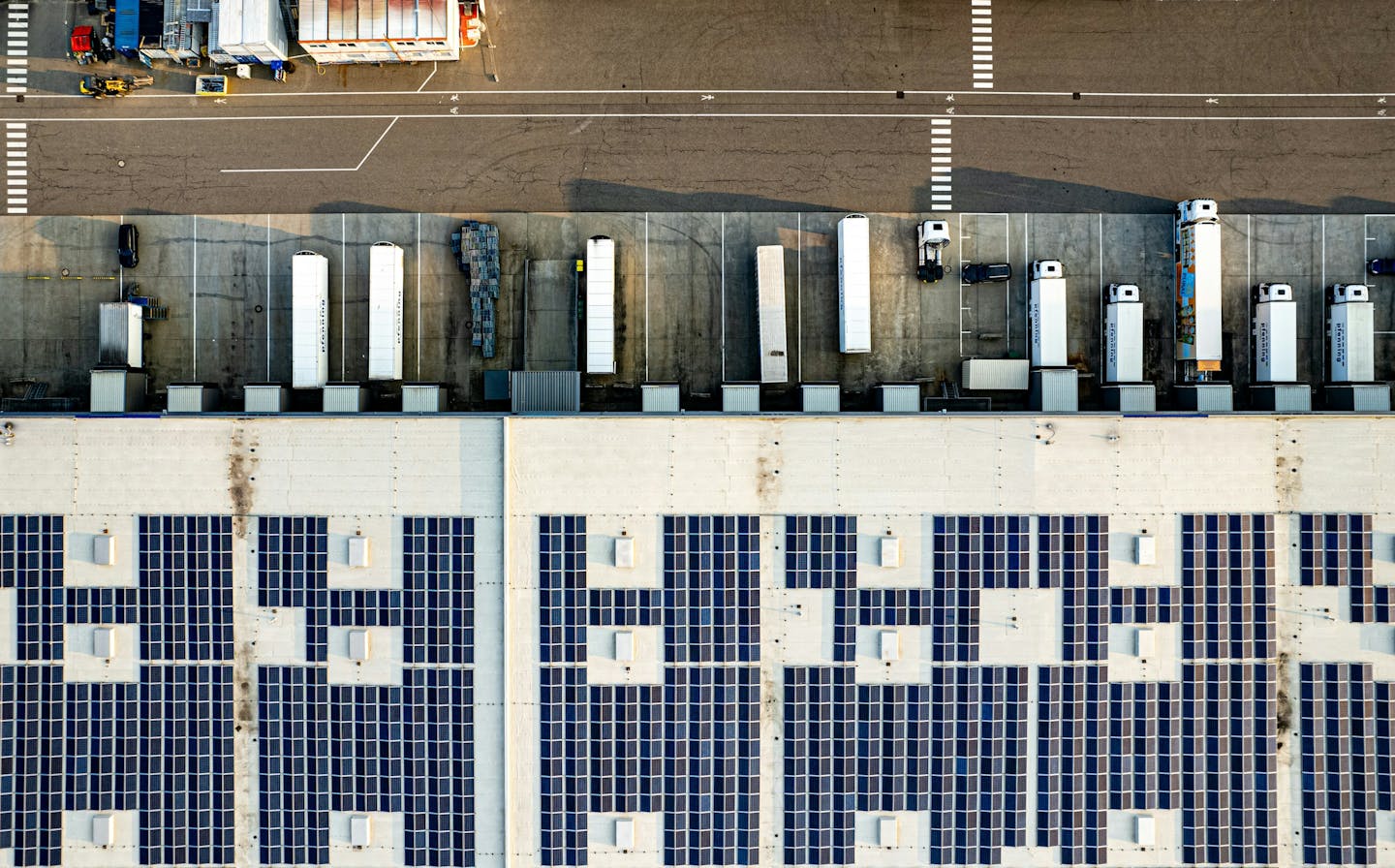 Tages Capital SGR Closes Two New Acquisitions with the Tages Helios Net Zero Fund and Secures Two Green Loans for a Total of 686 Million Euros