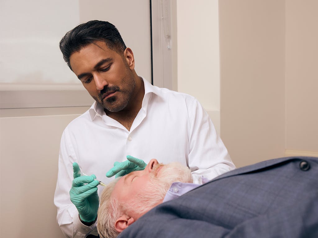 dr injecting a patient