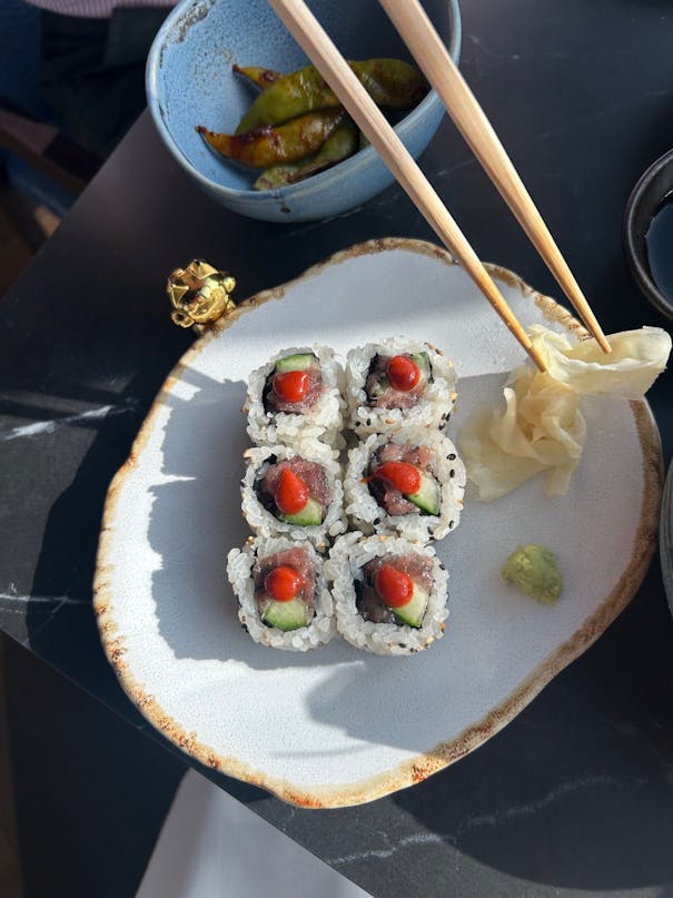6 quite rustic (scruffy) tuna maki rolls with spicy edamame bowl