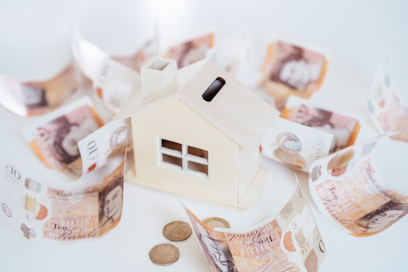 Mortgage rates rising: Halifax, HSBC and Barclays among lenders raising deals - should homeowners fix now?