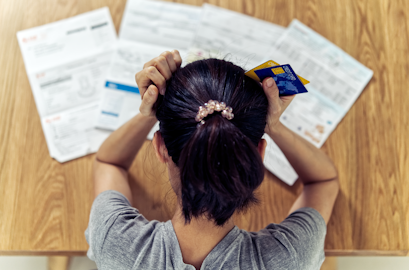 Credit card debt warning as defaults rise across the UK: How to avoid late payments and arrears