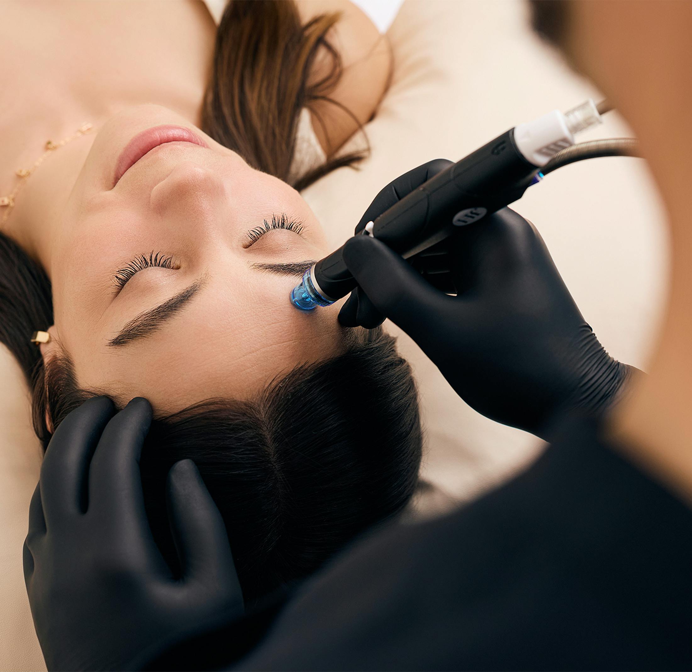 A patient getting an hyrdafacial