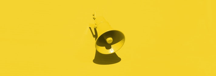 Un mégaphone de couleur jaune