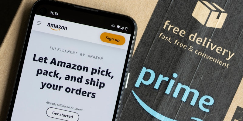 Un smartphone táctil para poder acceder a Amazon, que incluirá el acceso a Amazon Prime con el envío gratis de. tus pedidos hasta tu casa