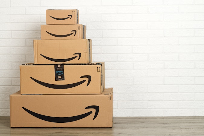 pile de cartons Amazon