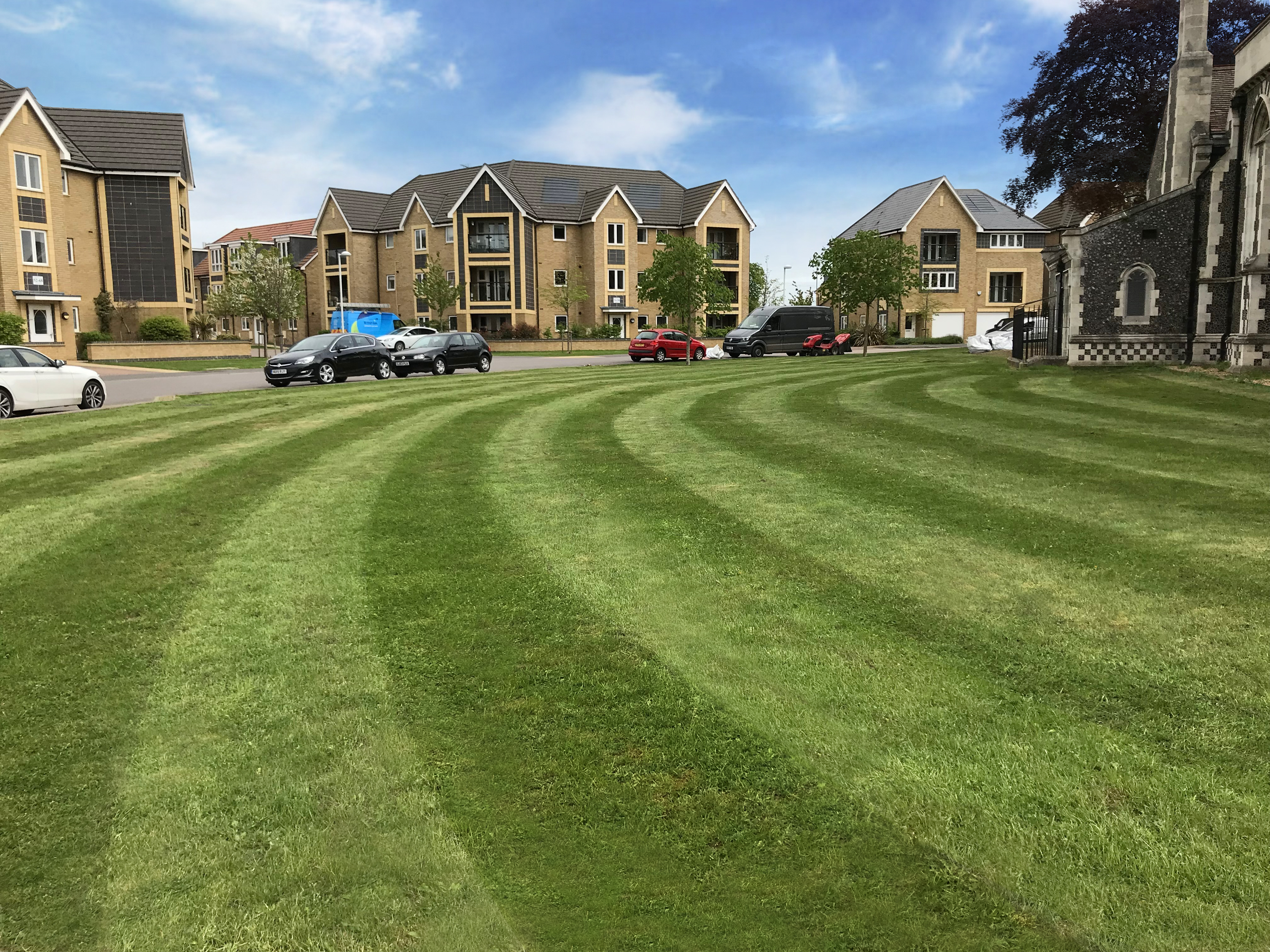 Perfectly manicured lawn as part of D&R's estate services