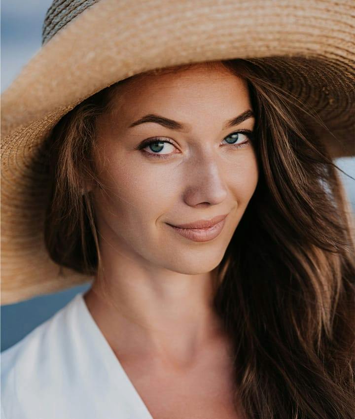 woman in hat