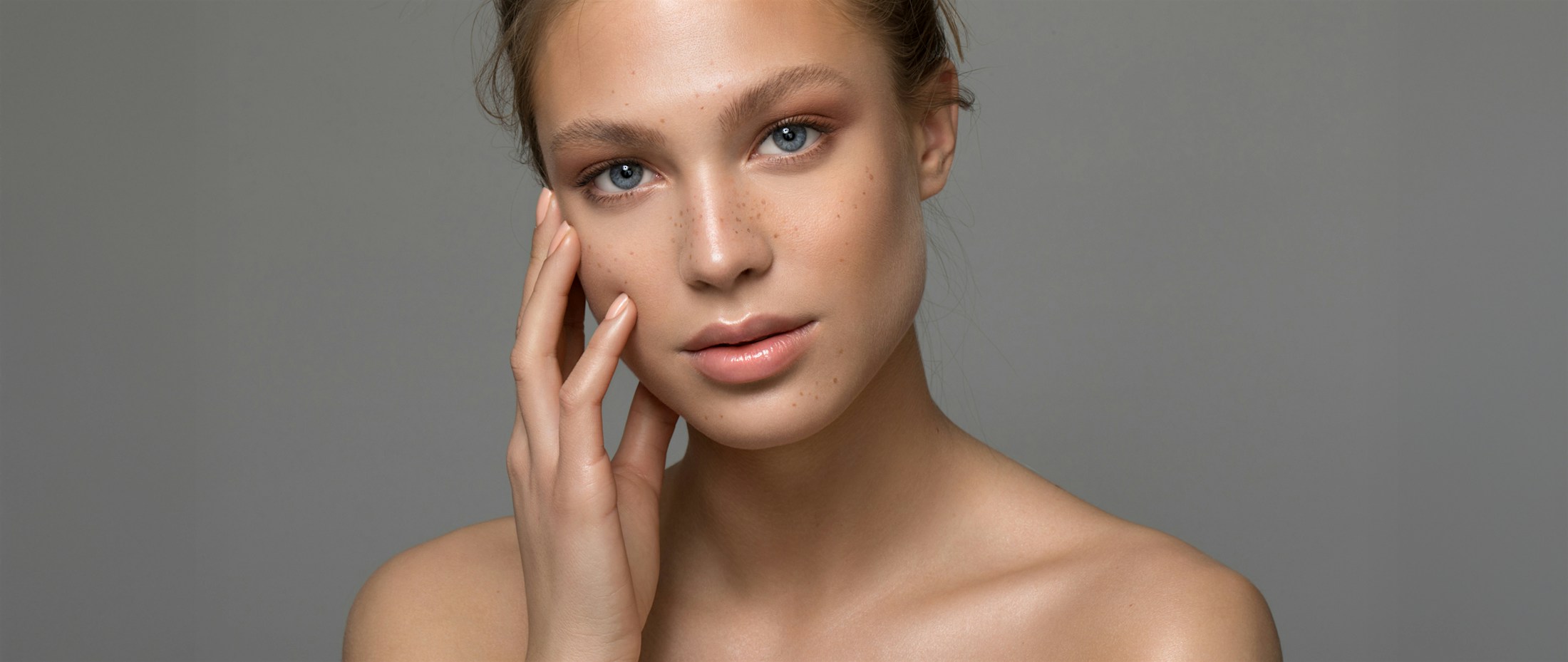 Woman posing with her hand on her face